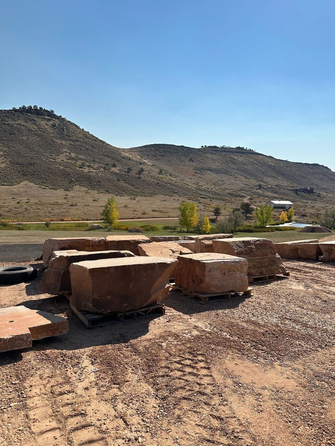 Colorado Buff Boulders/Slabs — photo 3